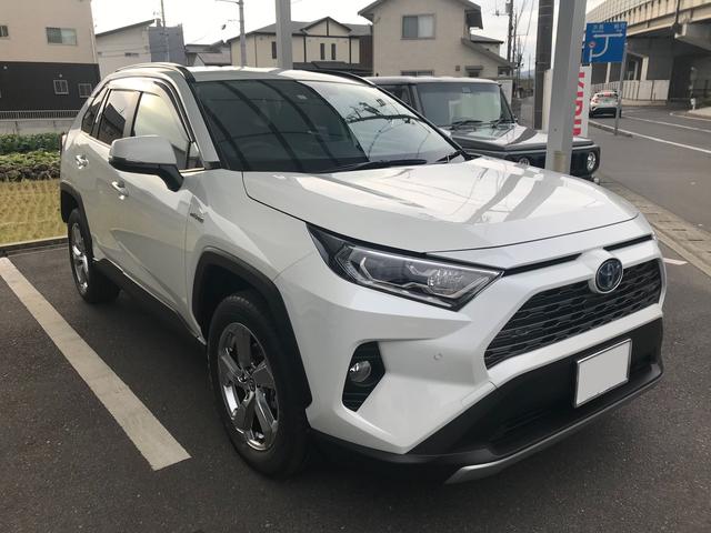 トヨタ　RAV4ハイブリッドにケンウッドの9インチナビ、ドライブレコーダーの取り付けです。