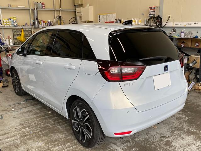 ホンダ　フィットにシルフィードSC7015でカーフィルム施工です。