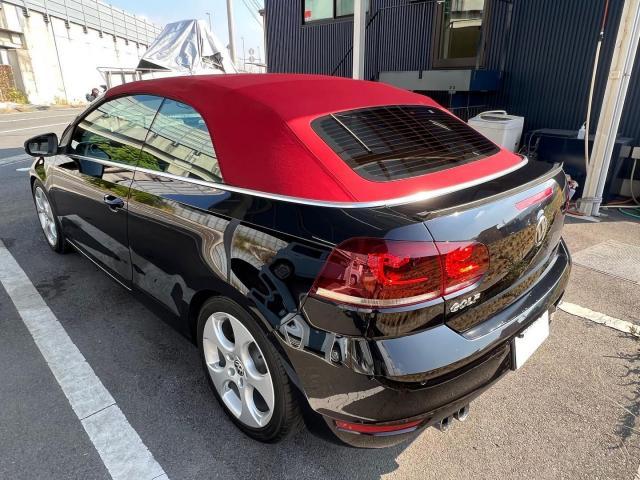 フォルクスワーゲンゴルフ6コンバーチブルのホロ交換です。