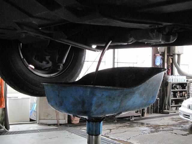 スバル　サンバートラック　オイル　オイルフィルター交換　【倉敷市　車検　修理　整備　取付　お任せください】