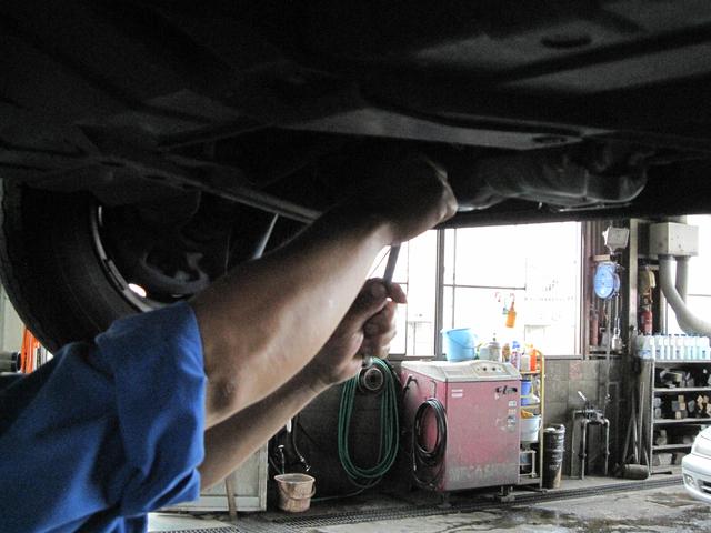 スバル　サンバートラック　オイル　オイルフィルター交換　【倉敷市　車検　修理　整備　取付　お任せください】