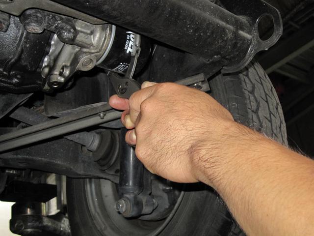 スバル　サンバートラック　オイル　オイルフィルター交換　【倉敷市　車検　修理　整備　取付　お任せください】