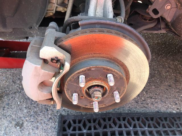 トヨタ プリウス ブレーキパッド交換作業