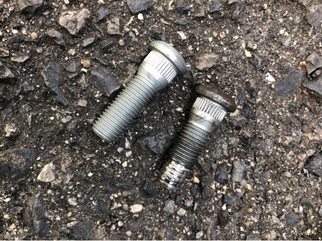 トヨタ　プリウス  ZVW51 ハブボルト交換　岡山市東区