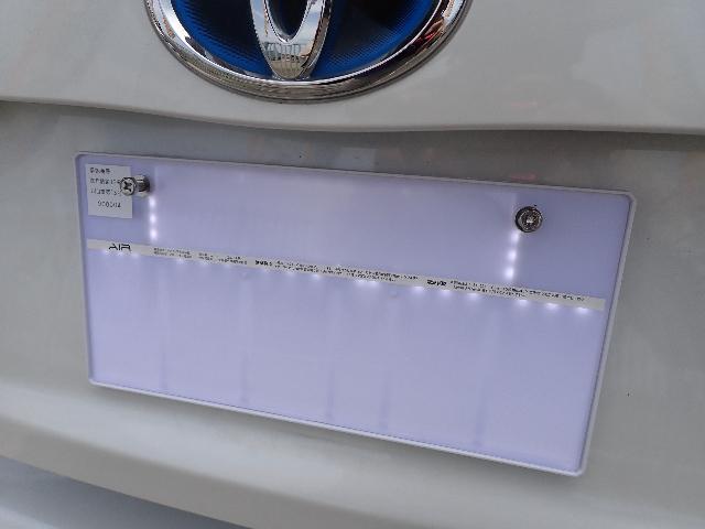 TOYOTA プリウス　字光式ナンバー　AIR 取り付け