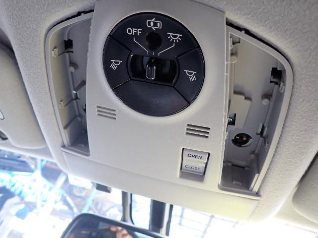 LEDフォグランプ　LEDルームランプ　LEDバックランプ交換　プリウス　Gツーリングセレクションレザーパッケージ　zvw30  