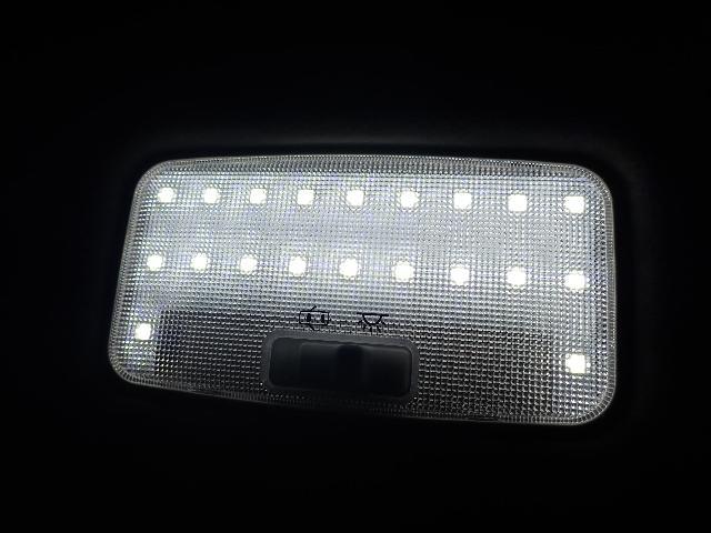 LEDフォグランプ　LEDルームランプ　LEDバックランプ交換　プリウス　Gツーリングセレクションレザーパッケージ　zvw30  