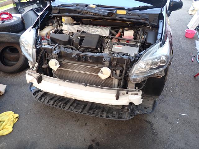 トヨタ プリウス フロントバンパー修理
ZVW30 Gツーリングセレクション 岡山市東区