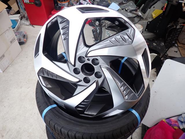 トヨタ 50プリウス ホイール交換
ZVW51 Sツーリングセレクション 岡山市東区