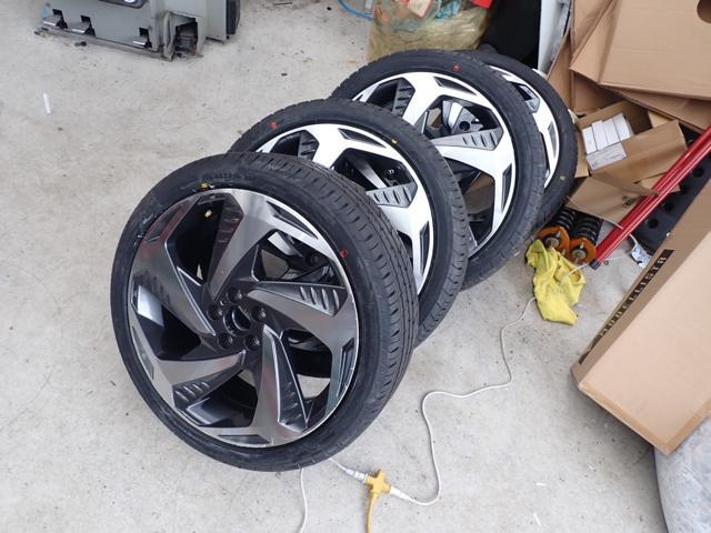 トヨタ 50プリウス ホイール交換
ZVW55 Aプレミアムツーリング 岡山市東区