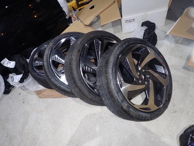 トヨタ プリウス ホイール交換
ZVW51 Aプレミアム 岡山市東区