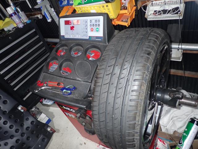 トヨタ プリウス ホイール交換
ZVW51 Aプレミアム 岡山市東区