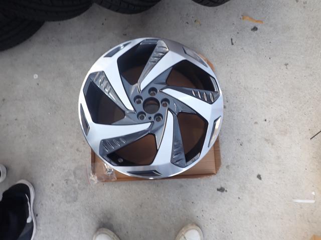 トヨタ プリウス ホイール交換
ZVW51 Aプレミアム 岡山市東区