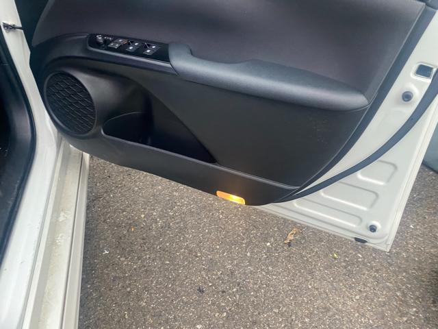 トヨタ 50プリウス ルームライトLED取り付け
ZVW51 Aプレミアム 岡山市東区