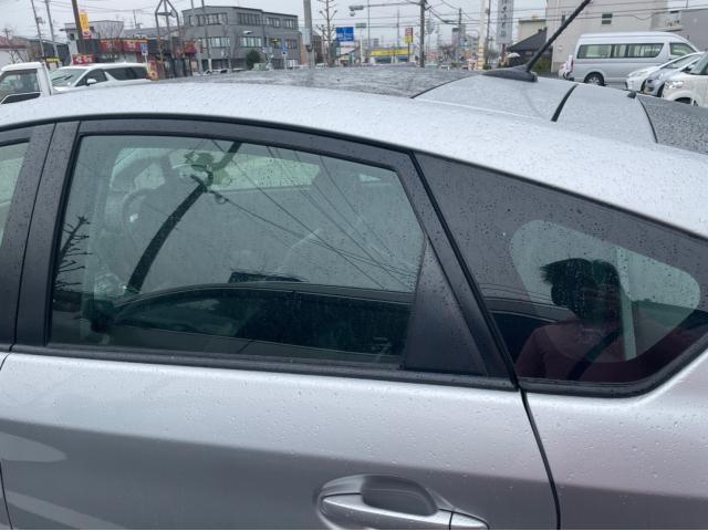 トヨタ　30プリウス　カーフィルム貼り付け　ZVW30 岡山市東区