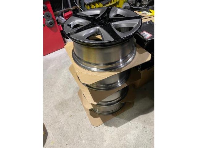 トヨタ　プリウス　ホイール　タイヤ　4本　交換　15インチ&rarr;17インチ　ZVW51 岡山市東区