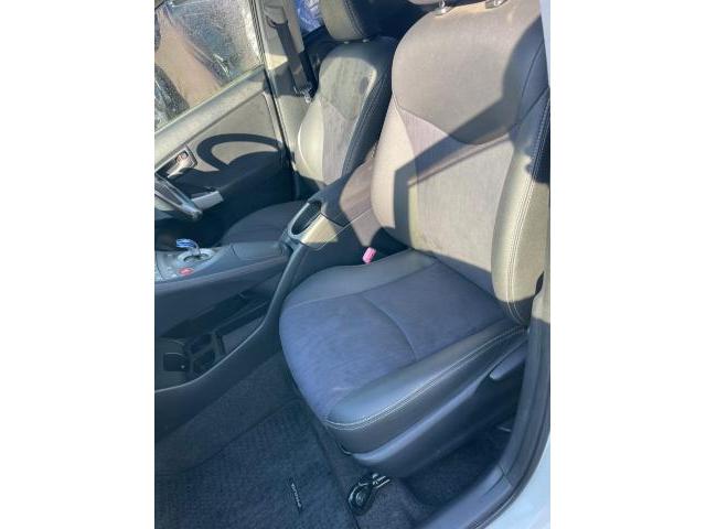 トヨタ　30プリウス　シートカバー　取り付け　ZVW30  岡山市東区