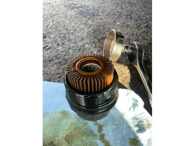 トヨタ　プリウス　納車前点検　オイル　エレメント　交換　エアコンフィルター　交換　ワイパーゴム　交換　