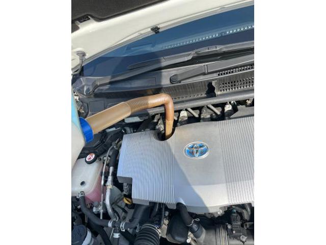 トヨタ　プリウス　納車前点検　オイル　エレメント　交換　エアコンフィルター　交換　ワイパーゴム　交換　