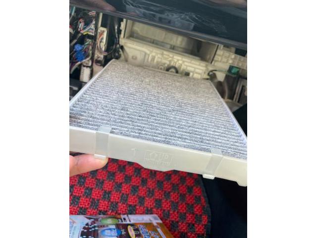 トヨタ　プリウス　納車前点検　オイル　エレメント　交換　エアコンフィルター　交換　ワイパーゴム　交換　