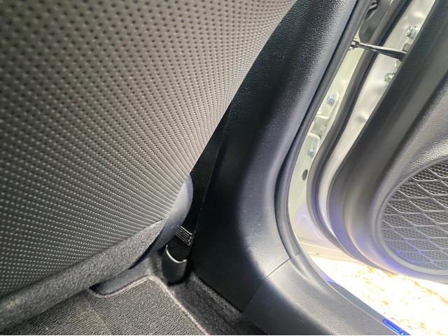 トヨタ 50プリウス パネル取り付け穴開け加工 純正フットライト トヨタ 50プリウス パネル取り付け穴開け加工 純正フットライト