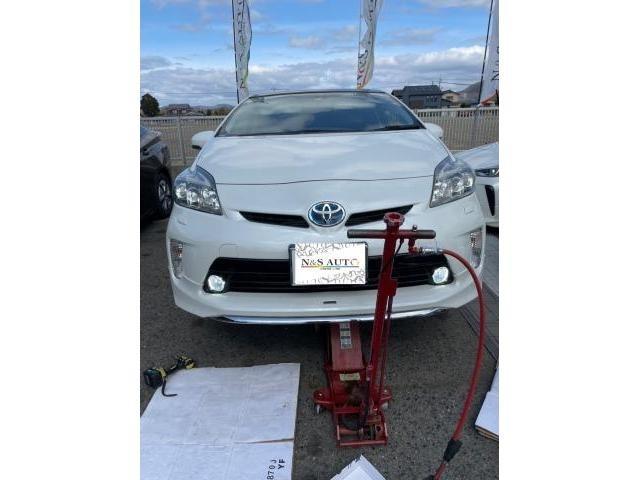 トヨタ　30プリウス　fclフォグランプ交換　ZVW30 岡山市東区