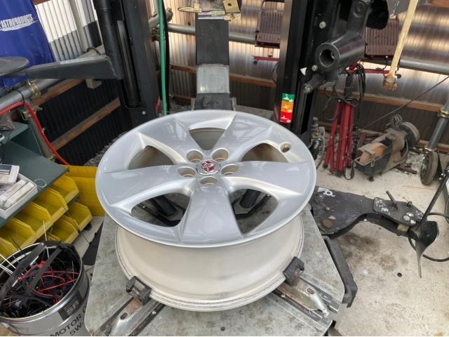 トヨタ　30プリウス　タイヤ4本　交換　納車前点検　オイル　エレメント　ワイパーゴム　エアコンフィルター　交換　ZVW30 岡山市東区