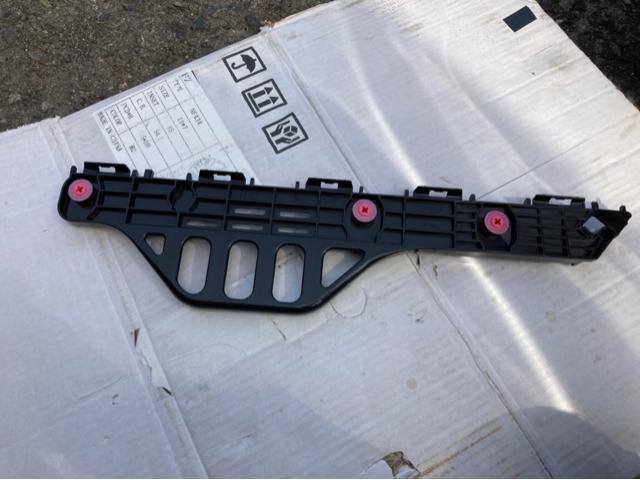 トヨタ　アルファード　リアバンパー　リテーナー右　交換　AGH30W 岡山市東区