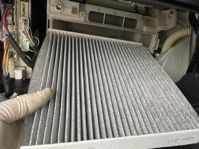 トヨタ　30プリウス　納車前点検　オイル交換　エレメント交換　ワイパーゴム交換　エアコンフィルター交換　ZVW30 岡山市東区