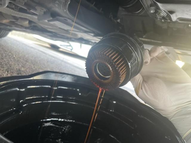 トヨタ　30プリウス　納車前点検　オイル交換　エレメント交換　ワイパーゴム交換　エアコンフィルター交換　ZVW30 岡山市東区