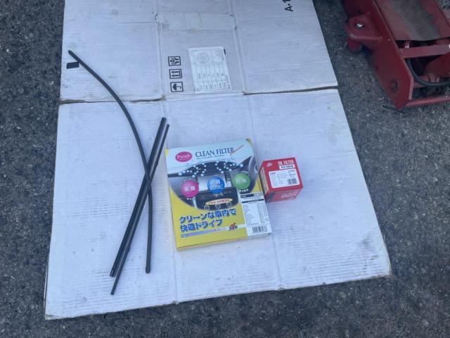 トヨタ　30プリウス　納車前点検　オイル交換　エレメント交換　ワイパーゴム交換　エアコンフィルター交換　ZVW30 岡山市東区