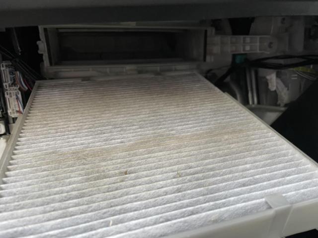 トヨタ　50プリウス　納車前点検　オイル交換　エレメント交換　ワイパーゴム交換　エアコンフィルター交換　ZVW51 岡山市東区