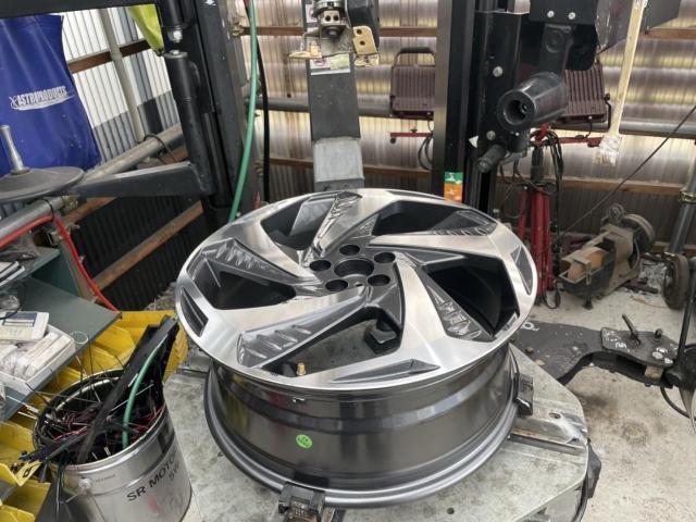 トヨタ　50プリウス　モデルスタアイコニック取付　モデリスタ　ホイール交換　18インチホイール　ZVW51 岡山市東区