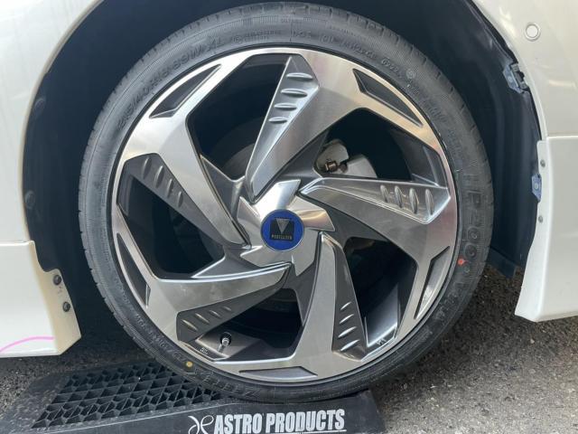 トヨタ 50プリウス モデリスタ 18インチホイール 取付 ZVW51 トヨタ 50プリウス モデリスタ 18インチホイール 取付 ZVW51