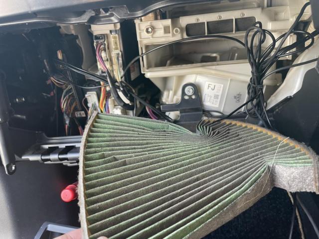 トヨタ 30系プリウス 納車前点検 オイル エレメント ワイパーゴム エアコンフィルター  交換 ZVW30 岡山市東区