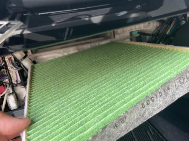 トヨタ 50系プリウス 納車前点検 オイル エレメント ワイパーゴム エアコンフィルター 交換 ZVW51　岡山市東区