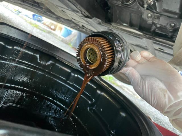 トヨタ 30系プリウス 納車前点検 オイル エレメント ワイパーゴム  エアコンフィルター  交換 ZVW30 岡山市東区