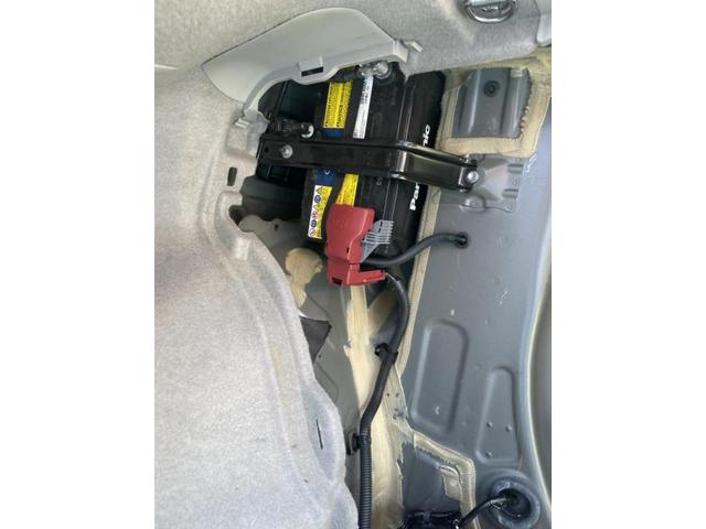 トヨタ 30系プリウス 補機バッテリー 交換 ZVW30 岡山市東区