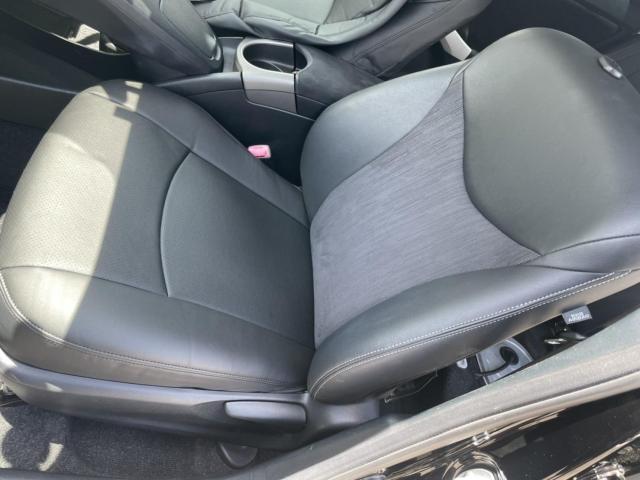 トヨタ 30系プリウス シートカバー取り付け ZVW30 岡山市東区