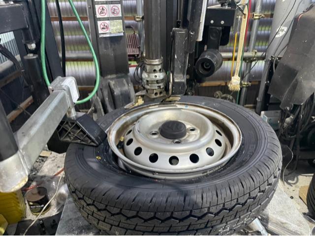 スズキ エブリイ フロントタイヤ 交換２本 オイル交換 エレメント交換 DA17V 岡山市東区