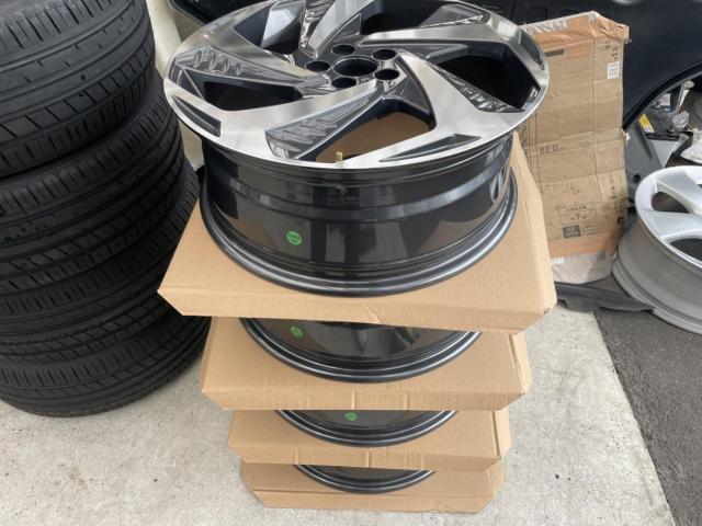 トヨタ 50系プリウス モデリスタエアロF.S.R 取付 18inホイール組み替え 交換 ZVW51 岡山市東区