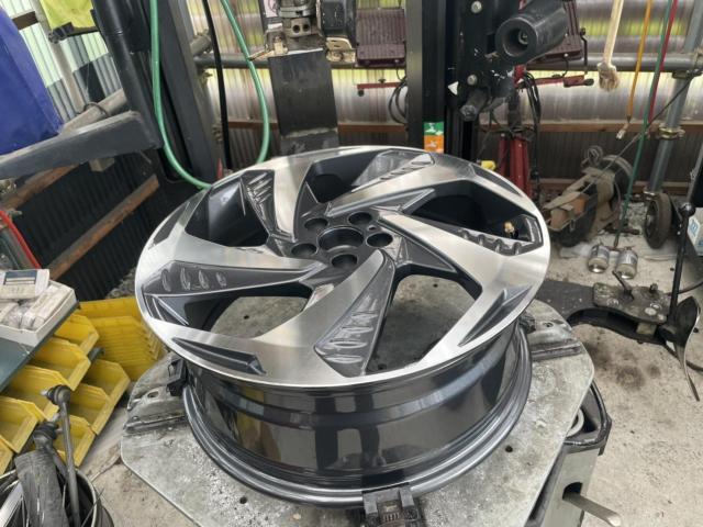 トヨタ 50系プリウス モデリスタエアロF.S.R 取付 18inホイール組み替え 交換 ZVW51 岡山市東区