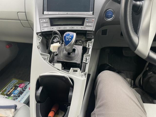 トヨタ 30系プリウス シフトノブ 交換 ZVW30 岡山市東区