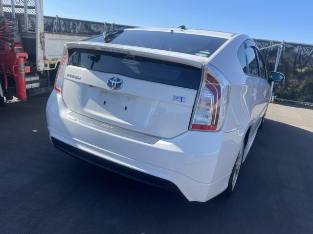 トヨタ 30系プリウス 字光式ナンバー AIR 取り付け ZVW30