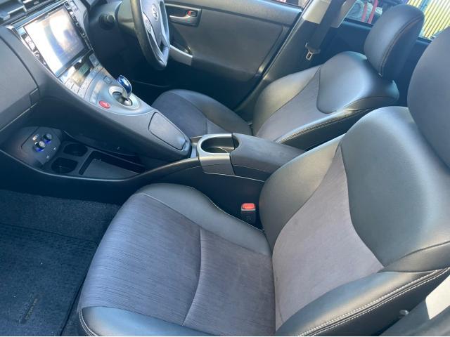 トヨタ 30系プリウス シートカバー 取り付け ZVW30 岡山市東区