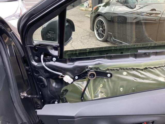 トヨタ アクア ドアミラーRH 交換 NHP10 岡山市東区