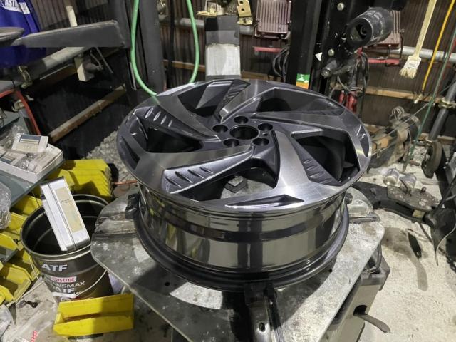 トヨタ 50系プリウス １５インチ &rarr; １８インチ ホイール 組み替え 交換 ZVW51 岡山市東区