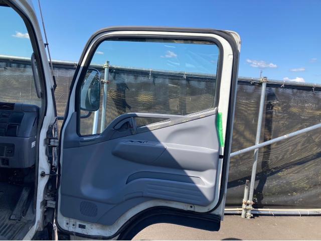 三菱ふそう　キャンター　運転席ドア内張 交換　FE82EE 岡山市東区