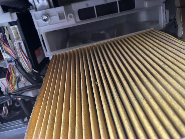 トヨタ 30系プリウス 納車前点検 オイル エレメント ワイパーゴム エアコンフィルター 交換 ZVW30 岡山市東区