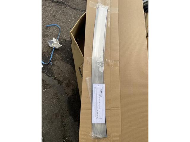 トヨタ 30系プリウス リア サイド メッキ取り付け ZVW30 岡山市東区